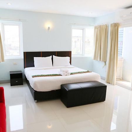 La Viva Hotel Buriram Exteriör bild