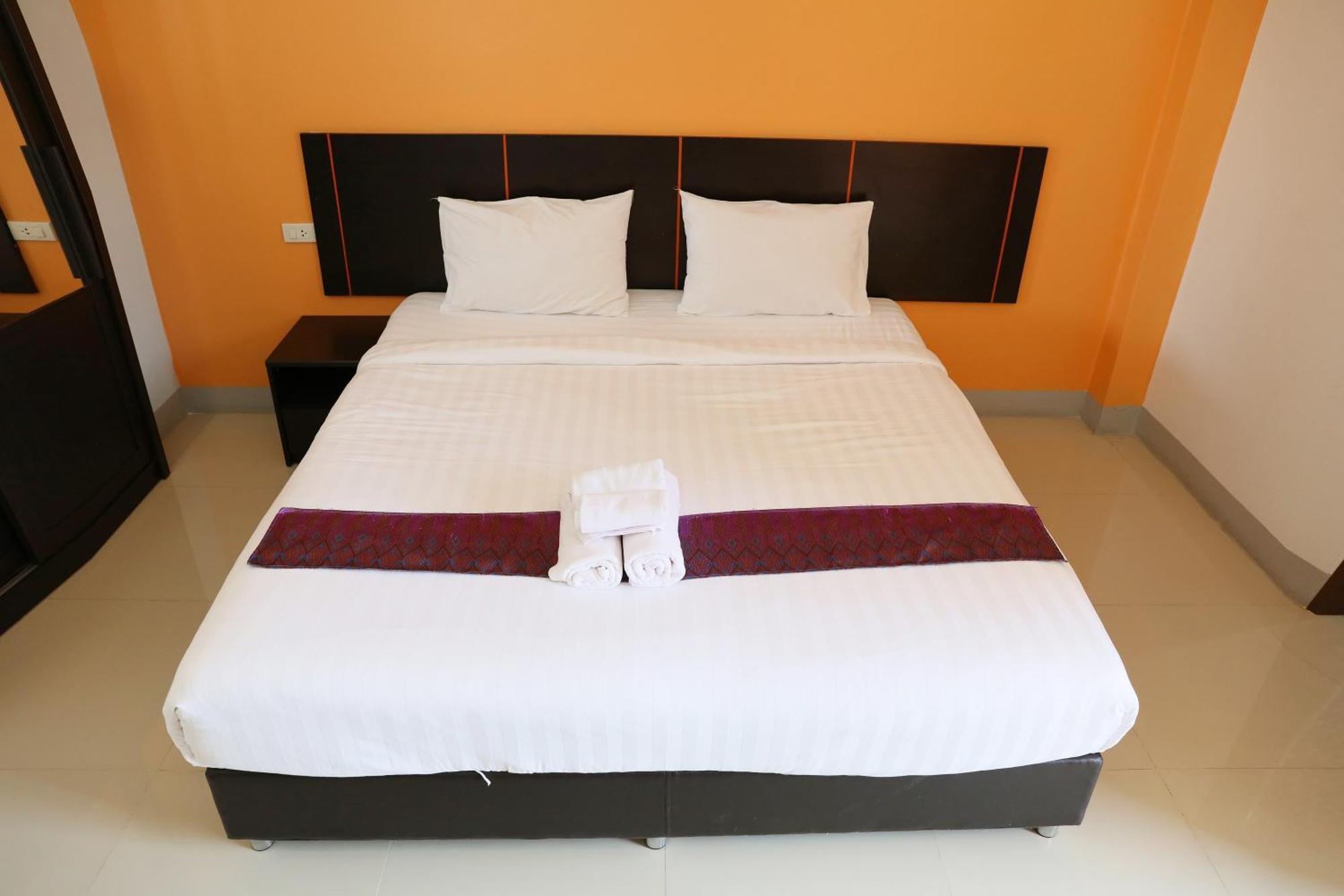 La Viva Hotel Buriram Exteriör bild