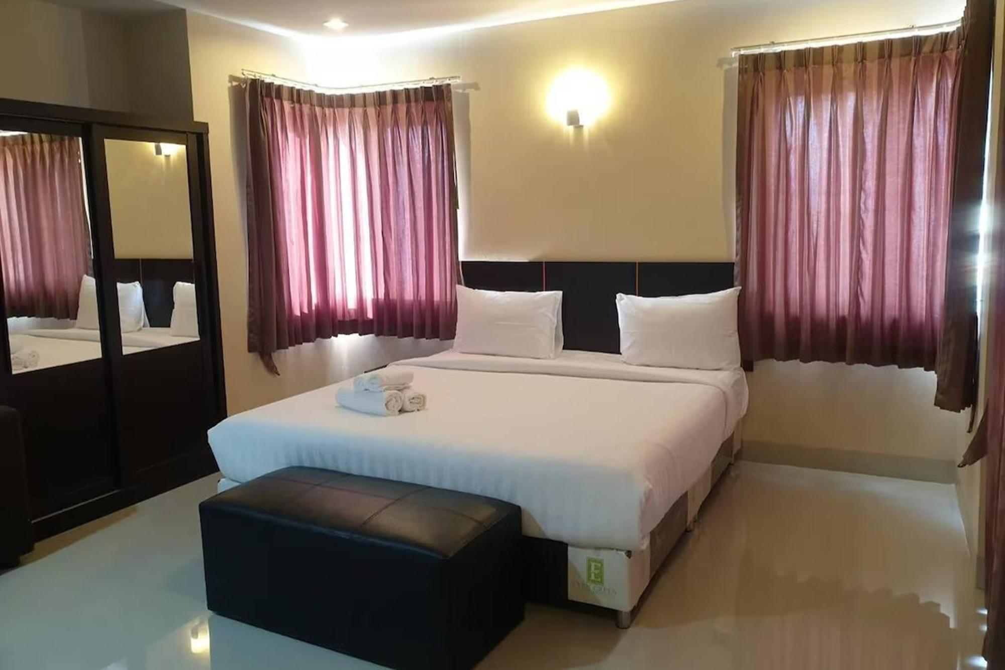 La Viva Hotel Buriram Exteriör bild