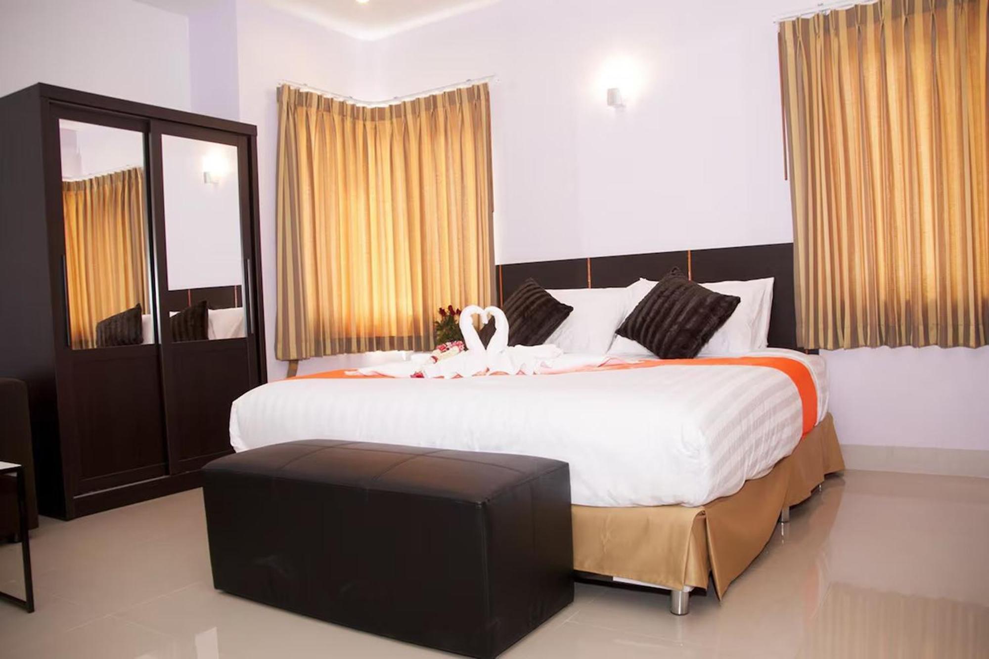 La Viva Hotel Buriram Exteriör bild
