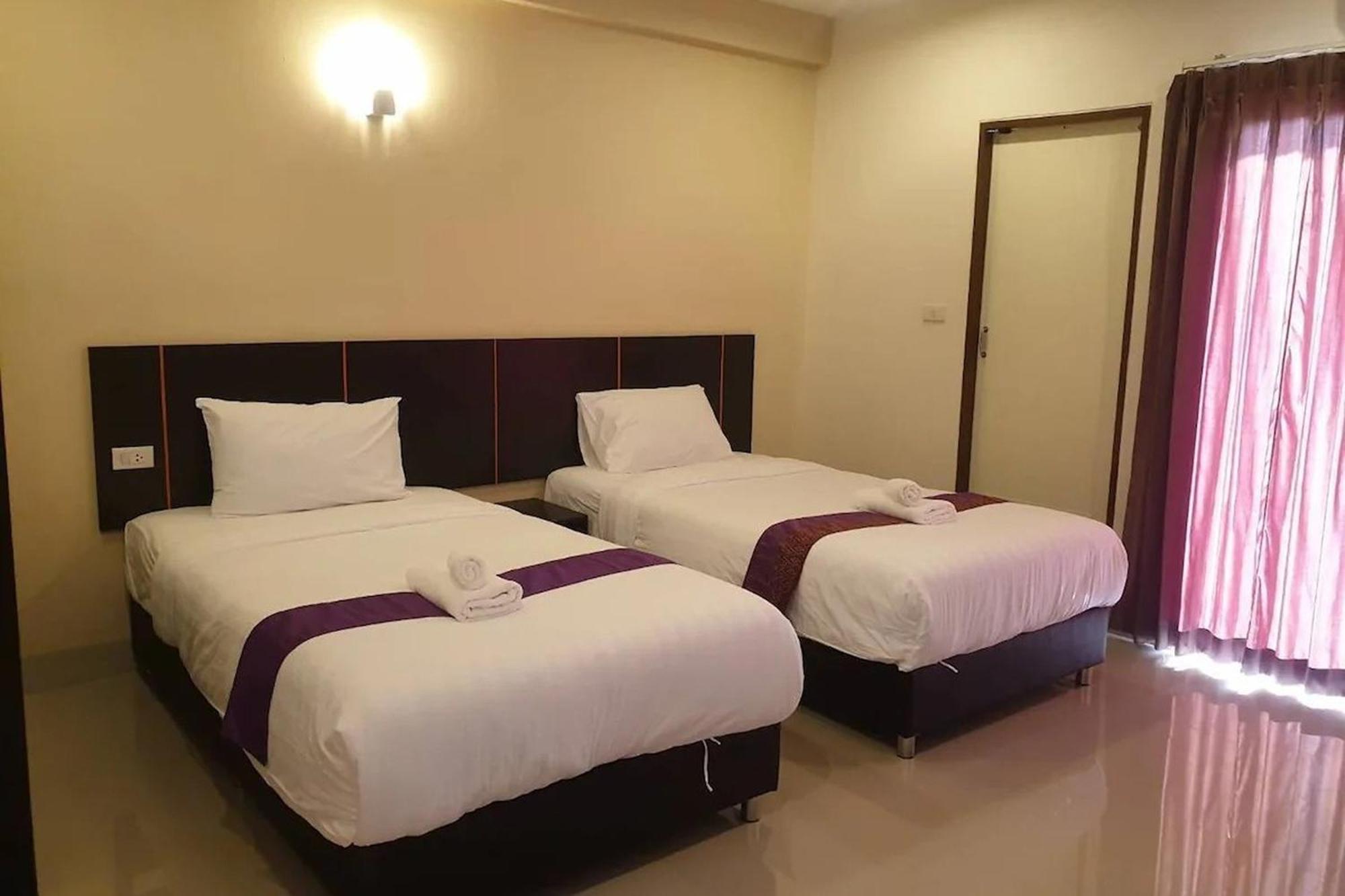 La Viva Hotel Buriram Exteriör bild