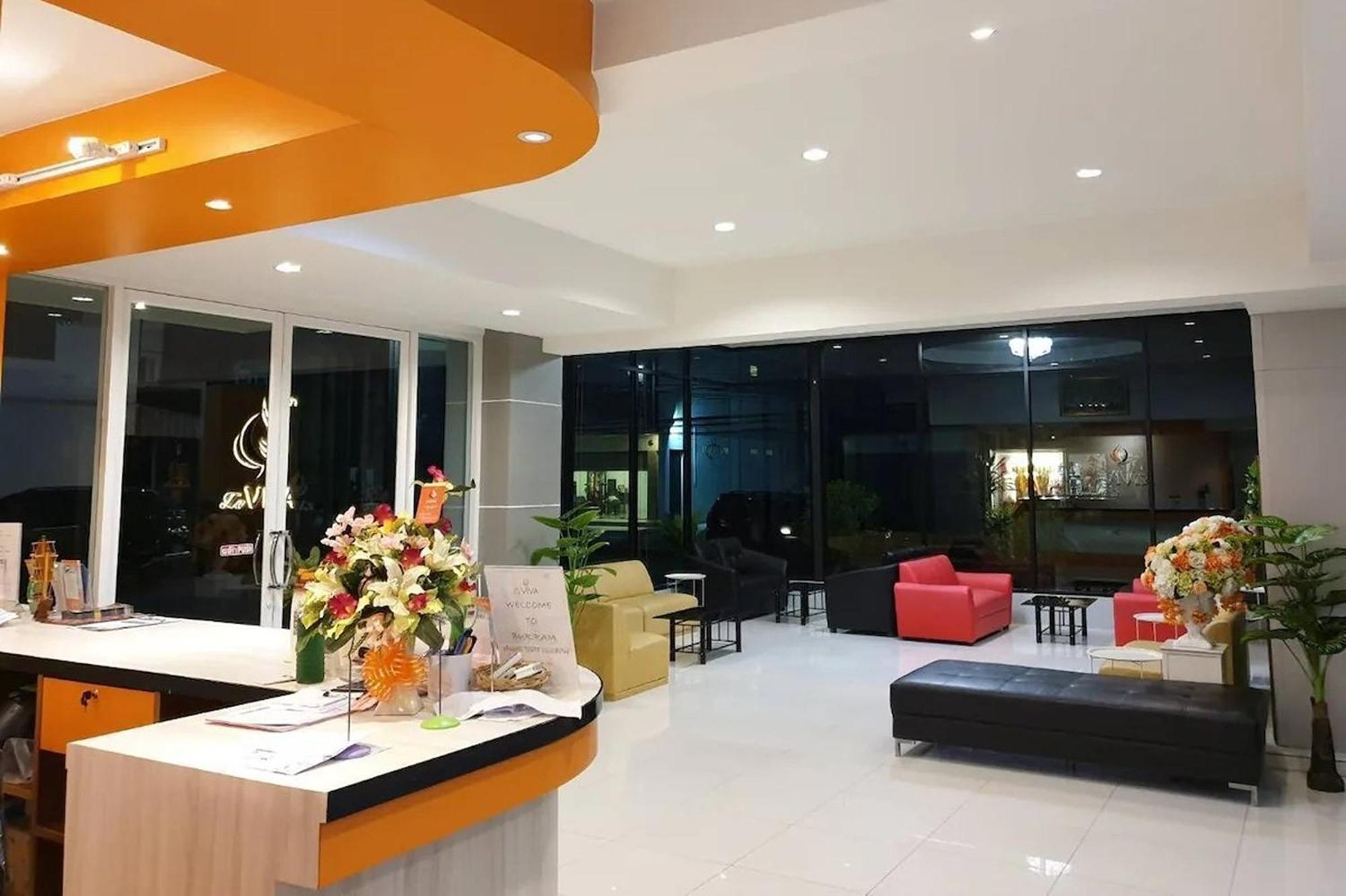 La Viva Hotel Buriram Exteriör bild