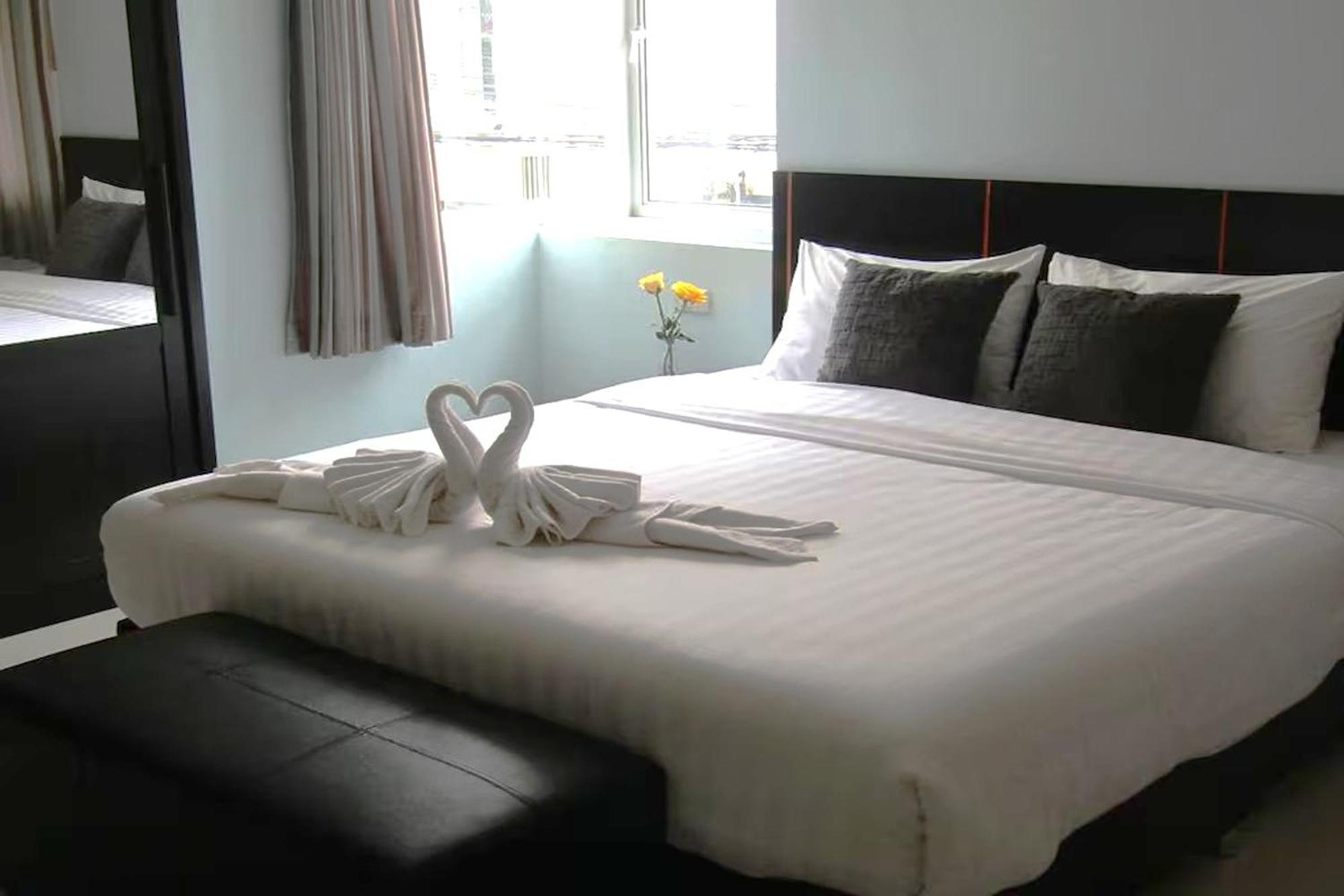 La Viva Hotel Buriram Exteriör bild
