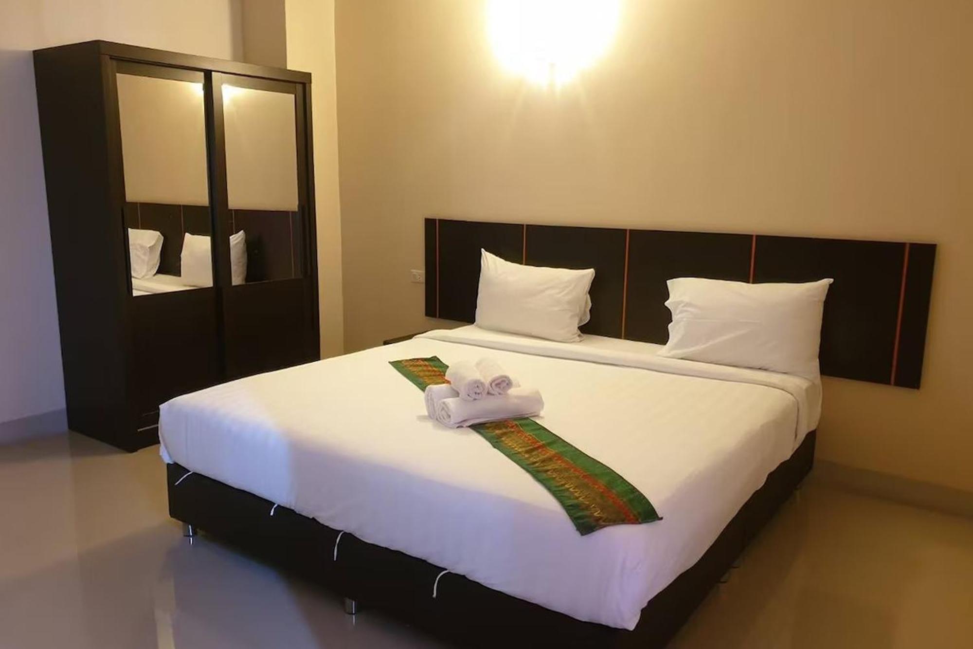 La Viva Hotel Buriram Exteriör bild