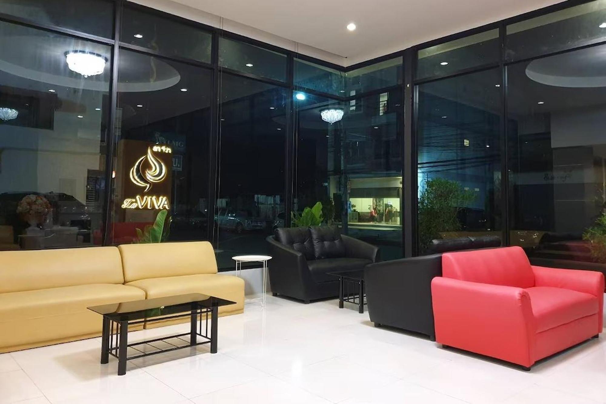 La Viva Hotel Buriram Exteriör bild