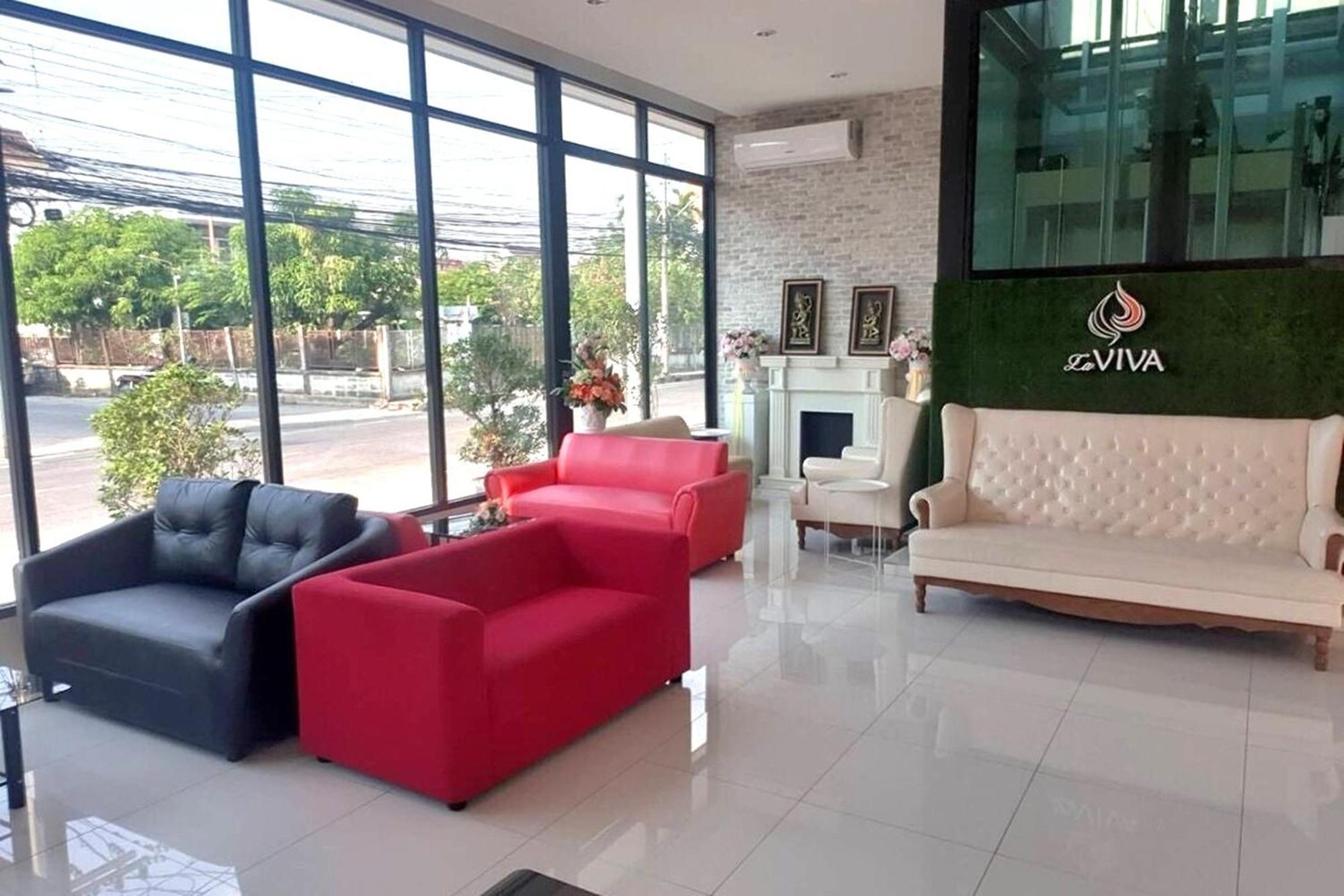 La Viva Hotel Buriram Exteriör bild